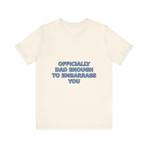 Offiziell Papa genug, um Sie T-Shirt, sarkastisches Vatertags Humor T-Shirt zu embarrass Bild 4