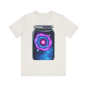 Galaxienwirbel im Glas – Weltraum-T-Shirt, Geschenk für Weltraumfans Bild 6