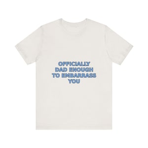 Offiziell Papa genug, um Sie T-Shirt, sarkastisches Vatertags Humor T-Shirt zu embarrass Bild 6