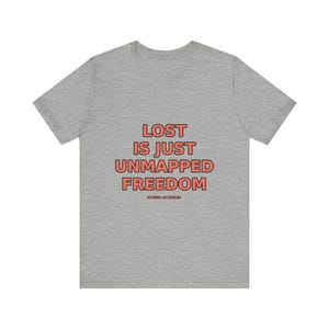 Verloren ist nur nicht abgebildete Freiheit T-Shirt - Lustiges Wanderer Natur Wanderer Tee Bild 10