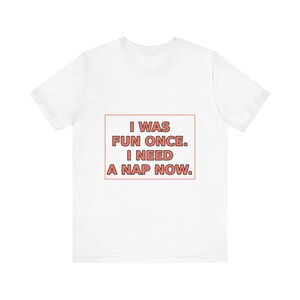 Introvertiertes Humor T-Shirt: Ich war einmal lustig, brauche jetzt Nickerchen - Antisoziales Geschenk Bild 1