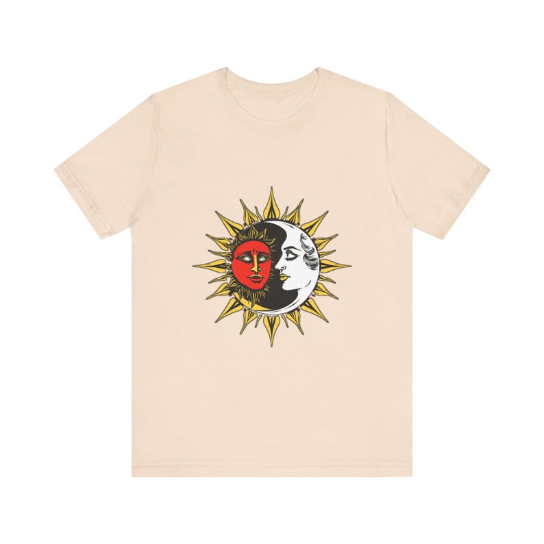 T-Shirt mit himmlisch-mystischem Motiv: Sonne und Mond, heitere Gesichter, himmlisches Geschenk Bild 5