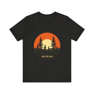 Retro Forest Pines Sonnenuntergang T-Shirt, Vintage Retro Outdoors T-Shirt, Natur Abenteuer Geschenk Bild 7