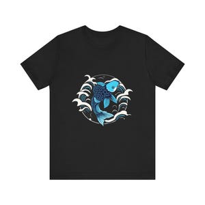 T-Shirt mit Koi-Karpfen inmitten japanischer Ukiyo-e-Malerei, japanisches Kunst-T-Shirt, Geschenkidee für japanische Kunst Bild 3