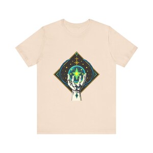 T-Shirt mit leuchtendem Kristallmotiv, himmlisch-mystisches Geschenk Bild 5