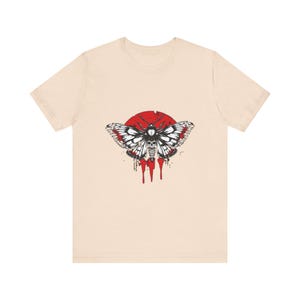 T-Shirt mit Mottenschädel-Flügeln im Grunge-Stil, trendiges Grunge-Shirt, alternatives Streetwear-Geschenk Bild 5