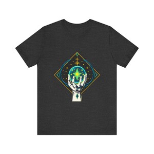 T-Shirt mit leuchtendem Kristallmotiv, himmlisch-mystisches Geschenk Bild 11