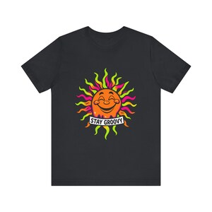 T-Shirt mit schmelzender, lächelnder Sonne im psychedelischen 70er-Jahre-Retro-Stil, psychedelisches 70er-Jahre-T-Shirt, cooles Hippie-Geschenk Bild 9