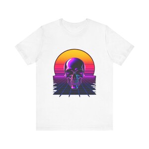 Chrome Skull Neon Perspective Synthwave Retro 80er T-Shirt, Synthwave Retro Tee, Retrowave Geschenk Bild 1