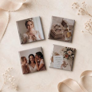 K&ouml;nnte beinhalten: Vier quadratische Fotomagnete mit Hochzeitsmotiven: eine Braut im Spitzenkleid, zwei Eheringe in einer Samtschatulle neben einem Parf&uuml;mflakon, drei lachende Personen und eine Hochzeitsmen&uuml;karte mit Blumenarrangement und einer Schleife.
