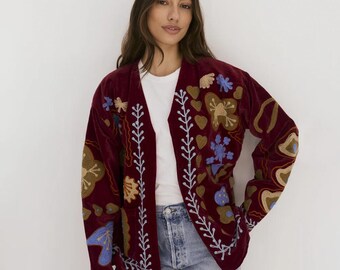 Veste courte Suzani en velours unique | Manteau tendance brodé bohème | Motif soleil, paume, lune et coeur | Veste de festival colorée | Pardessus
