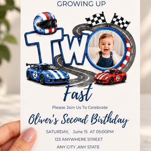 Invito di compleanno "Two Fast" con foto, modello di invito di compleanno a tema auto da corsa modificabile per il secondo compleanno, invito "Crescere in due in fretta", secondo compleanno per bambino