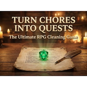 Op de afbeelding: Een RPG-klusblad met de tekst "Turn Chores Into Quests" en "The Ultimate RPG Cleaning Game". Een gloeiende groene twintigzijdige dobbelsteen ligt op het blad, naast een veerkwast, op een houten tafel.