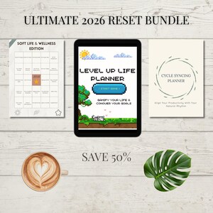 Puede incluir: Un conjunto de herramientas de bienestar y productividad, que incluye una edición Soft Life & Wellness estilo bingo, un Level Up Life Planner en una tableta y un Cycle Syncing Planner. También hay una taza de café y una hoja de monstera. El texto dice "ULTIMATE 2026 RESET BUNDLE" y "SAVE 50%".