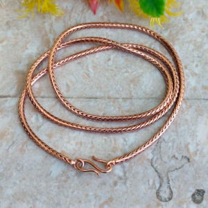 Handgjort flätat halsband i ren koppar, rustika unisex-smycken