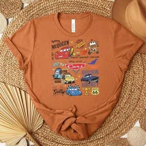 Puede incluir: Juego de tres tazas de cer&aacute;mica con acabado mate moteado. Las tazas son de color crema, marr&oacute;n claro y marr&oacute;n oscuro. Cada taza tiene un dise&ntilde;o simple y minimalista, ideal para caf&eacute; o t&eacute;.