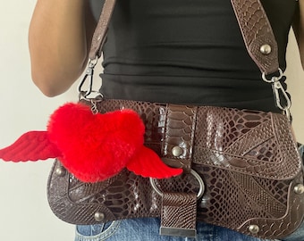 Rode pluche hartvormige tashanger met engelenvleugel | Gotisch Y2K-portemonneeaccessoire
