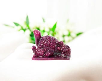 Naturalny rubinowy żółw | Ręcznie rzeźbiona figurka zwierzęcia z kamienia szlachetnego | Kryształowa rzeźba z kamieniem leczniczym | Miniaturowy prezent kolekcjonerski z rubinem