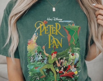 Koszulka Vintage Peter Pan Comfort Color® | Zaginieni chłopcy i Kapitan Hak z piratami | Dzwoneczek | Koszulka retro Disney