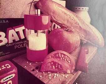 Roy Coggin 1980 Nature morte de cuisine, estampe, art alimentaire rouge, encadrée (24x20 pouces)