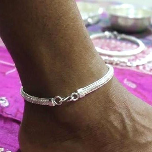 Sterlingzilveren enkelbandje met gevlochten ketting – Minimalistische boho-voetsieraden