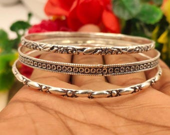 Conjunto de brazaletes florales de plata oxidada hechos a mano / Joyería de diseño antiguo tradicional para mujer