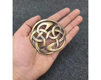 Broche écossaise en kilt fly à carreaux – Épingle de ceinture entrelacée celtique faite main pour homme et femme, broche à carreaux tartan finition antique (3 x 3 po.)