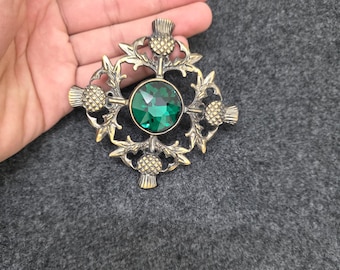 Scottish Tartan Pin Brooch - Elegant Thistle Kilt Pin & Brooches - Celtic Fly Plaid or Sash Accessory - Traditional Highland Wear Gift