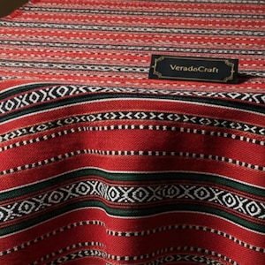 Tela de algodón tejida tailandesa Verada: Rayas tribales rojas, verdes y negras, textil artesanal (1/2 yarda) WF180