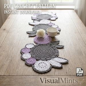 Könnte beinhalten: Rustikales Holzschild mit dem weißen Schriftzug "Welcome to our home". Das Schild hat eine Used-Optik und eignet sich ideal als Dekoration für den Eingangsbereich.