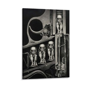 Puede incluir: Obra de arte en blanco y negro que representa el mecanismo interno de una pistola. La imagen presenta varias figuras humanoides pequeñas con ojos grandes y redondos dentro de los componentes del arma, creando una composición surrealista y estimulante.