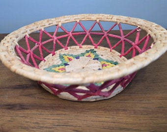 Buntes Geometrisches Stern-Design-Weinlese gewebter Rattan-Korb / Brot-Serviertablett