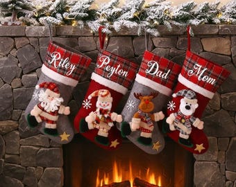 3D Strumpf – Karierte Manschette mit Weihnachtsmann / Schneemann / Rentier – Bestickte Weihnachtssocke