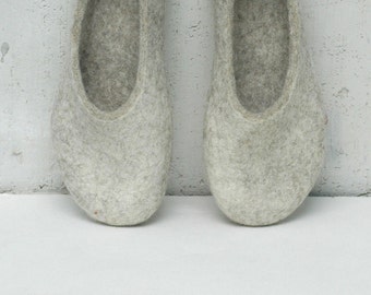 Felted slippers for men - Home shoes in charcoal grey or beige colors