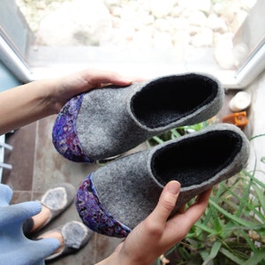 Felted slippers - Women slippers - Unisex slippers - Wool slippers - Woolen clogs - Grey slippers - Grey white black - Valenki