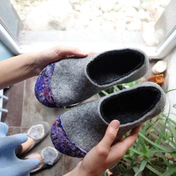 Felted slippers - Women slippers - Unisex slippers - Wool slippers - Woolen clogs - Grey slippers - Grey white black - Valenki