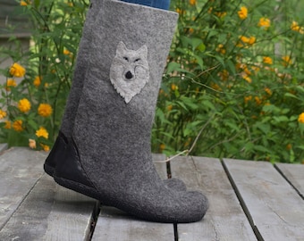 Grey felted boots for with wolfs, for MEN Made of natural wool, rubber and leather