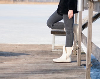 Milchweiße Gefilzte Stiefel für den kalten Winter - Walkschuhe - Schneestiefel