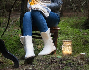 White felted boots for winter wedding bride - boiled wool shoes. Snow boots