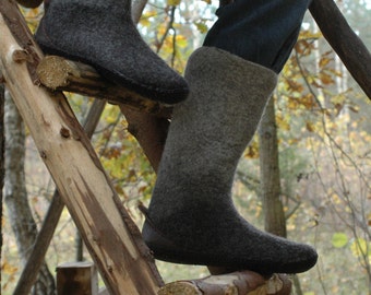 Felted Boots for men - made of charcoal / light grey natural wool