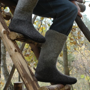 Felted boots for men, made of charcoal and light grey natural wool