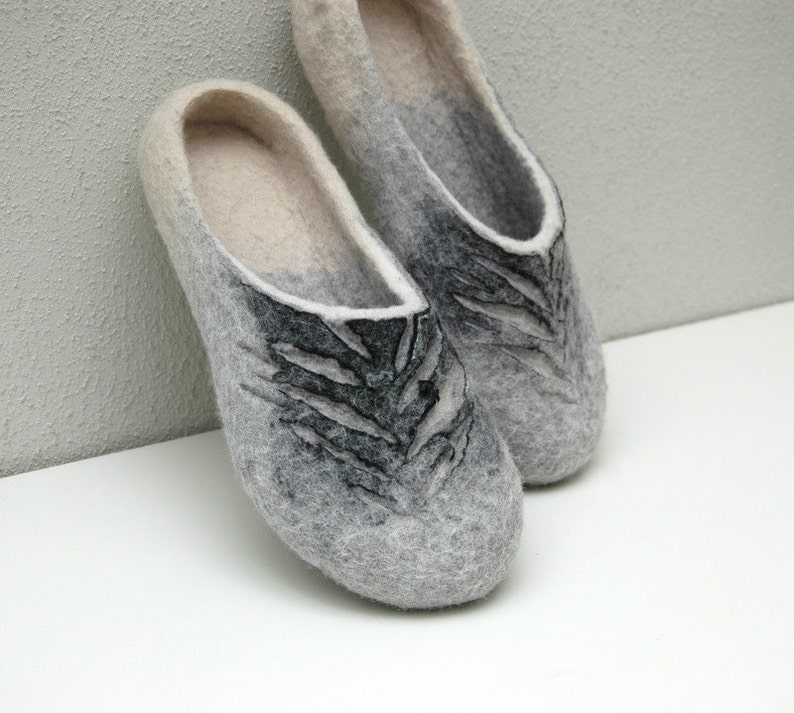 Felted slippers for women in natural grey and milk white image 1