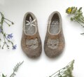 Felt slippers for women with cats, Women home shoes in brown and beige, custom sizes, Christmas gift product logo