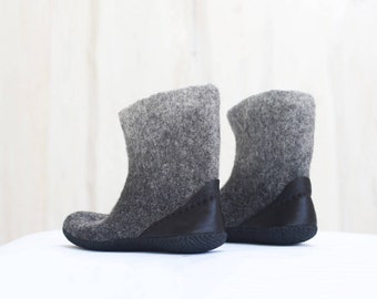 Grey felted boots for MEN Made of natural wool and leather - Valenki - Winted booties - Snow shoes - Grey boots - Woolen shoes - Felt shoes