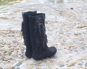 Handmade Felted Wool Boots – Black Winter Outdoor Footwear