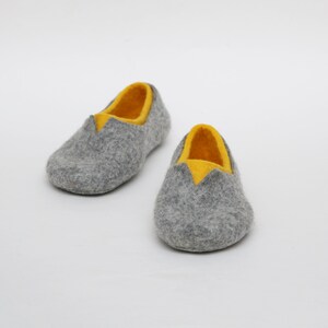 Felted slippers for women grey / yellow home shoes Natural woolen clogs Boiled wool slippers Bedroom slippers image 2