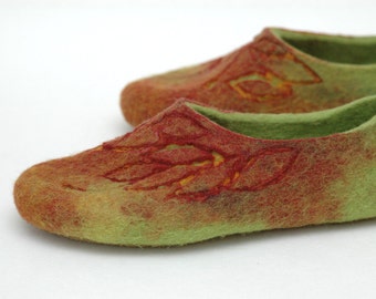 Felted slippers for women in green ad brick red - perfect birthday or housewarming gift