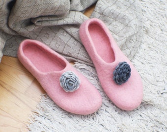 Pink felt slippers with tiny grey crocheted flowers for women - beautiful personalized gift for women