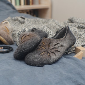 Felted slippers for women - Natural home shoes in charcoal grey and brown