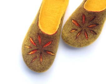 Felted Slippers - Women home shoes - Yellow Brown Orange slippers - Womens slippers - Valenki - Woolen clogs